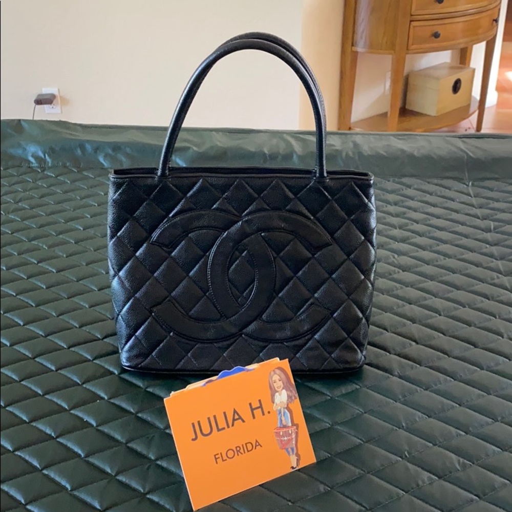 AUTHENTIC Chanel Caviar Quilted Medallion Tote 👜